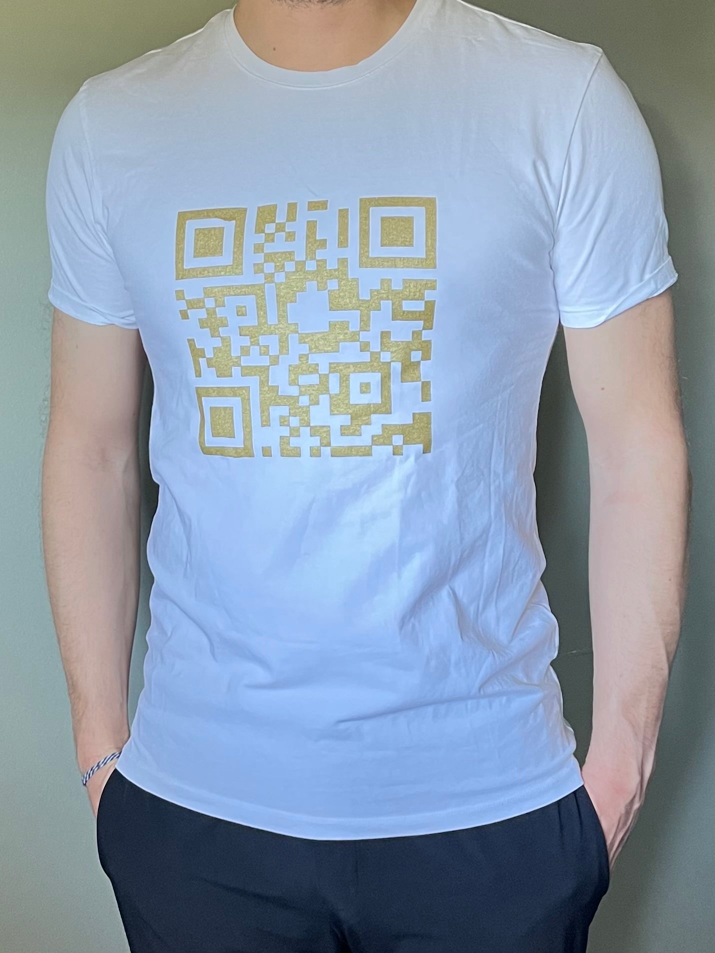 Programmable QR t-shirt